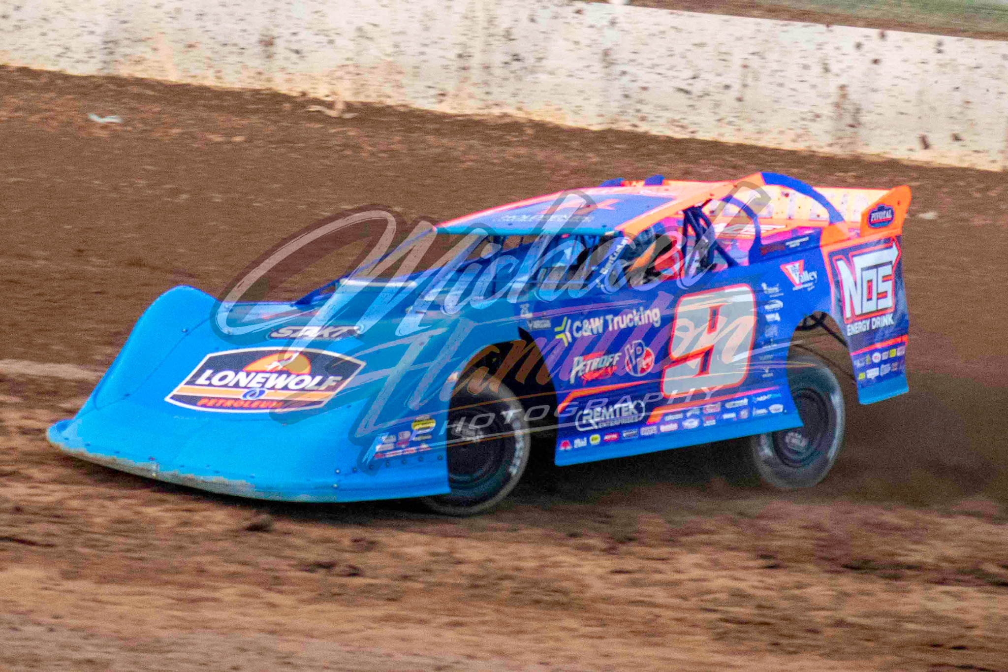 Blue and orange dirt late model racing on track