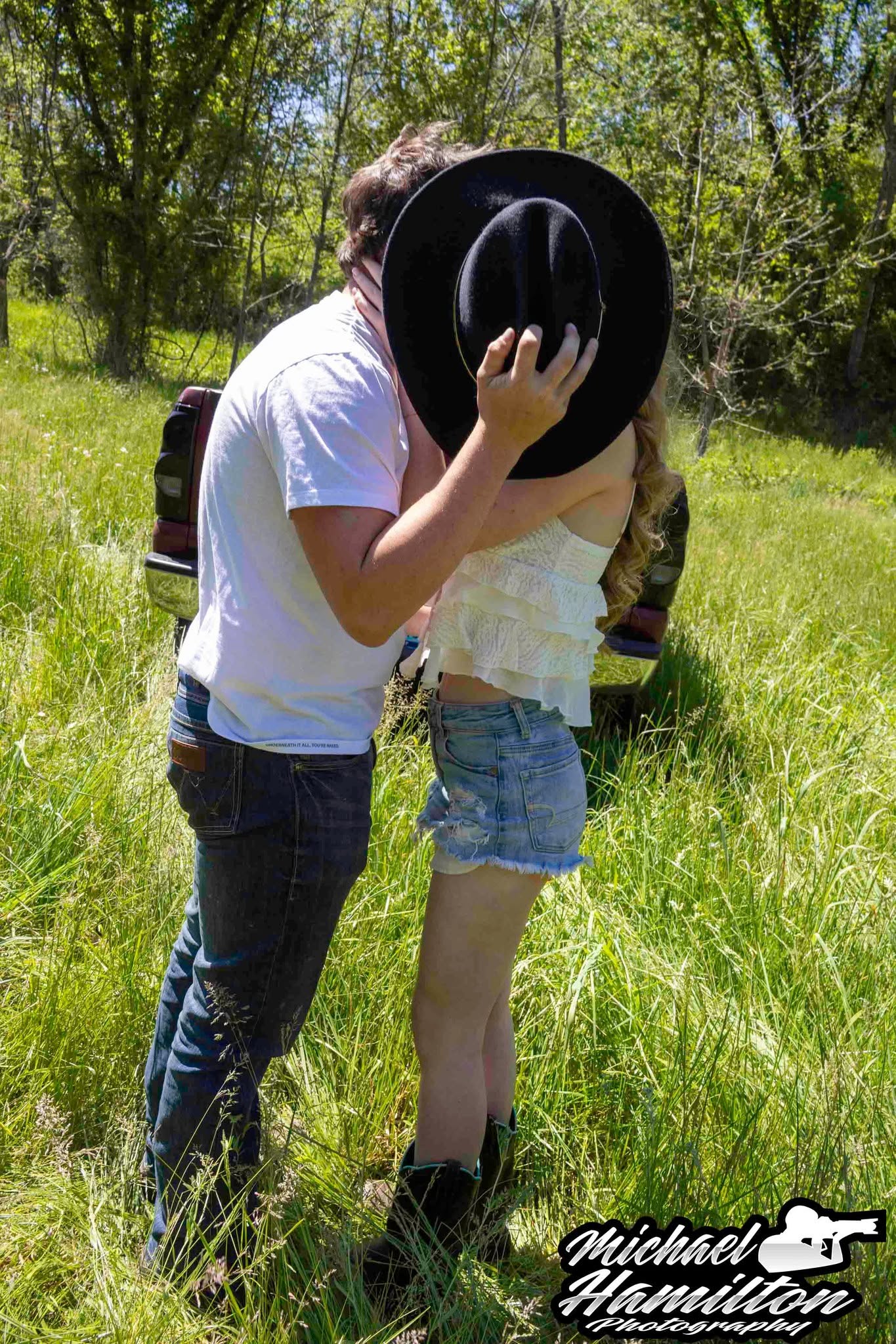Couple sharing a playful moment outdoors during an MHP session